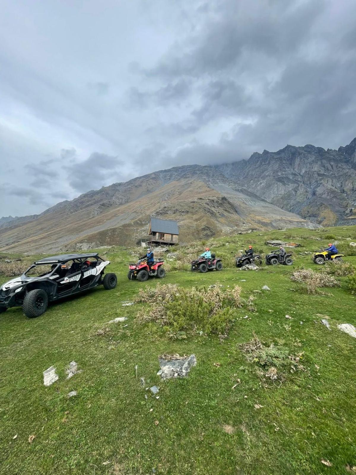 mood villa Kazbegi Exteriör bild